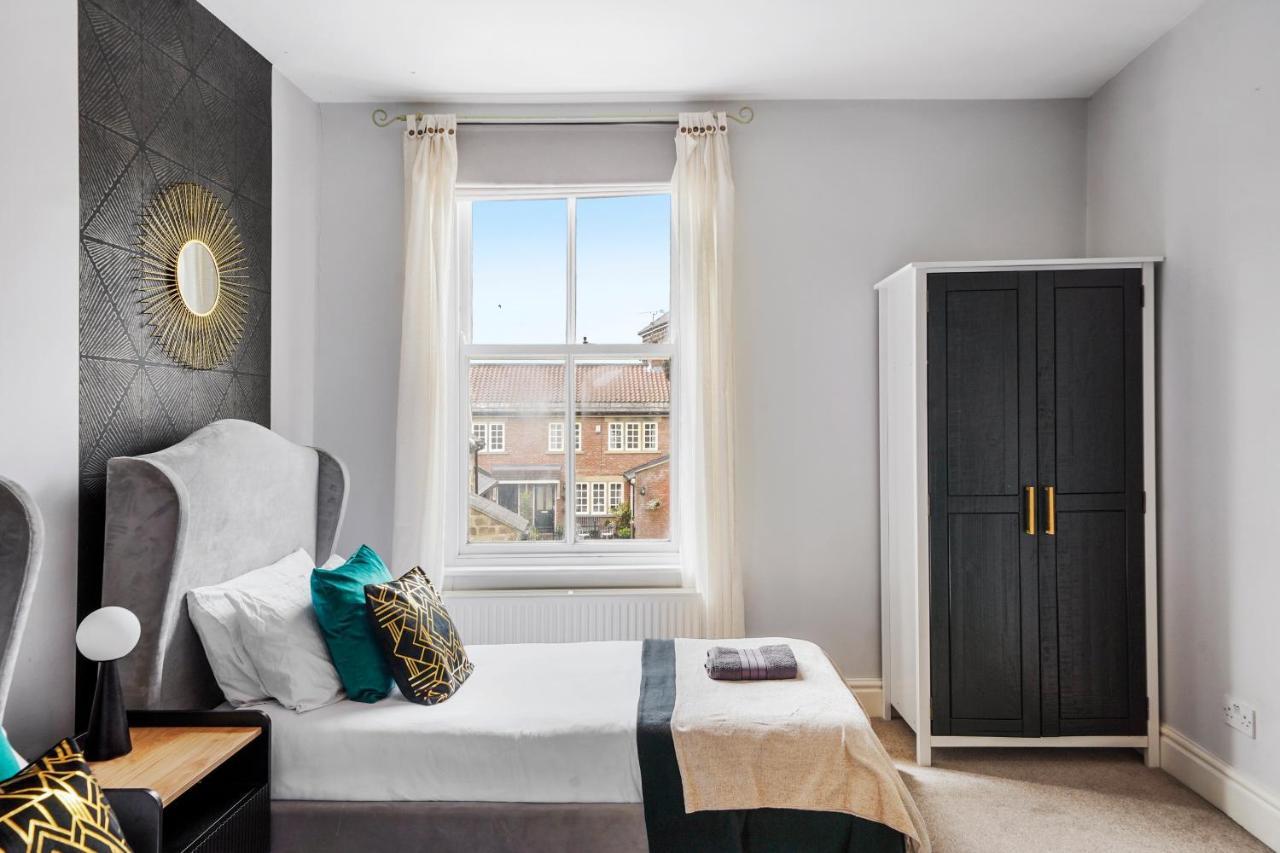 Pristine Stylish Townhouse On The Stray! - Sleeps 9 Villa Harrogate Eksteriør billede