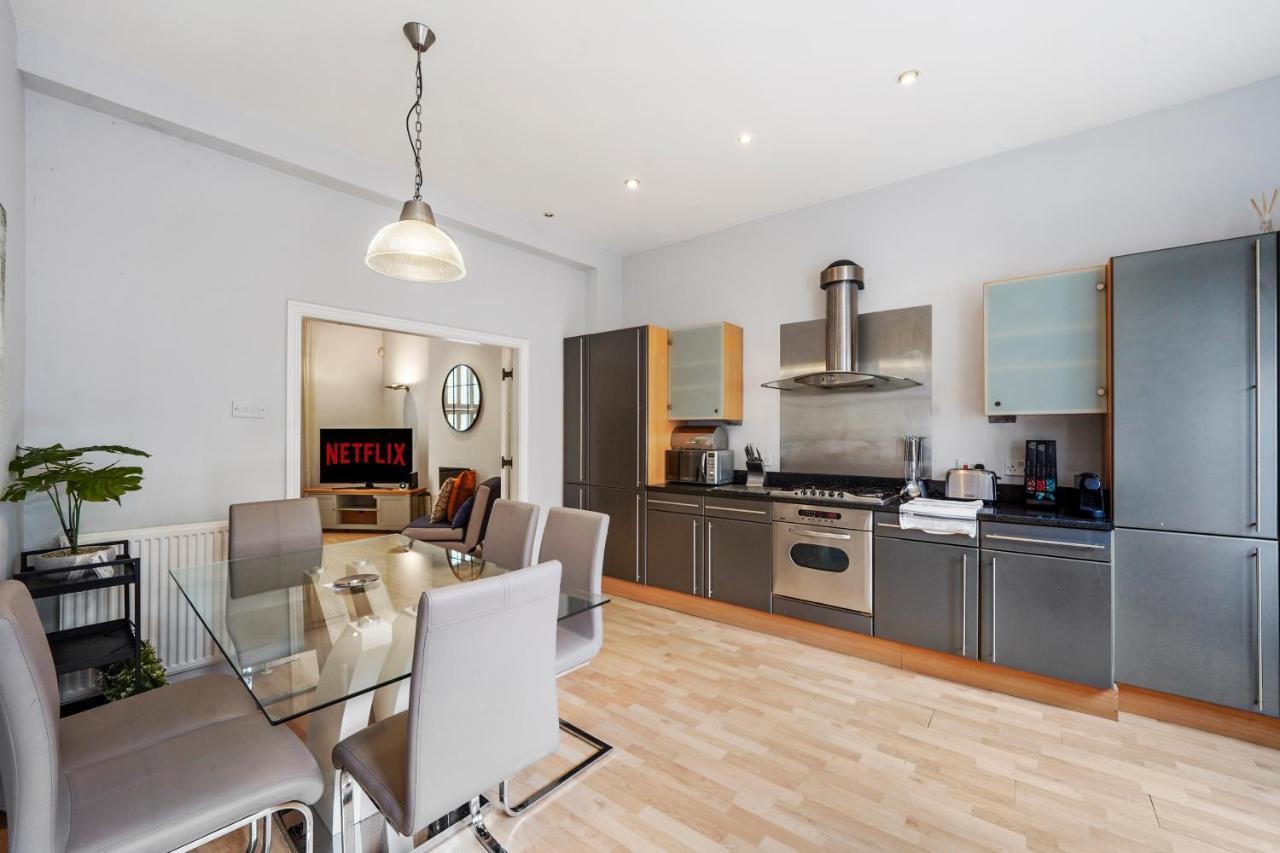 Pristine Stylish Townhouse On The Stray! - Sleeps 9 Villa Harrogate Eksteriør billede